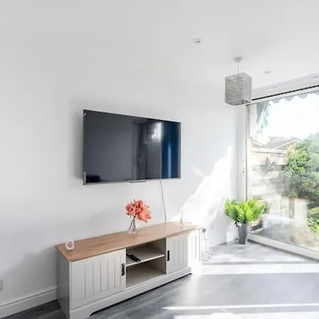 Karazo Ltd - Luxurious Contractor Friendly 2 Bed In Croydon Villa Exterior photo