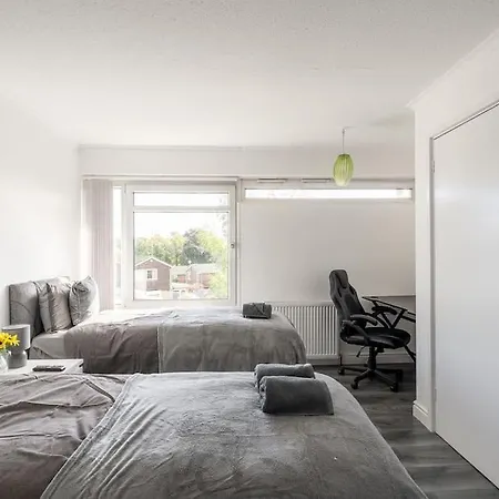 Karazo Ltd - Luxurious Contractor Friendly 2 Bed In Croydon Villa Exterior photo