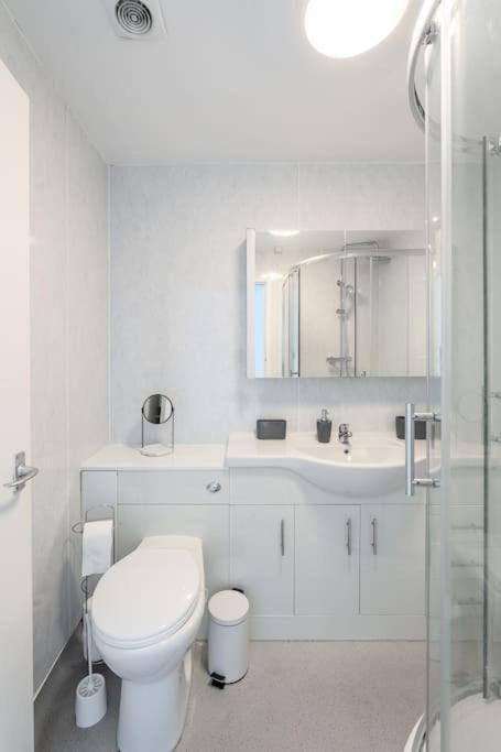 Holiday home Karazo Ltd - Luxurious Contractor Friendly 2 Bed In Croydon
