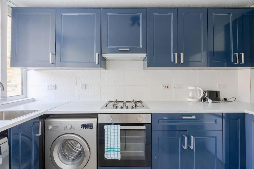 Karazo Ltd - Luxurious Contractor Friendly 2 Bed In