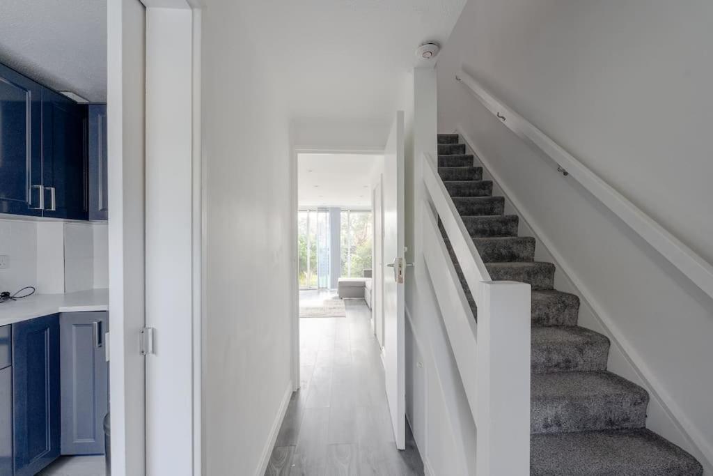 Holiday home Karazo Ltd - Luxurious Contractor Friendly 2 Bed In