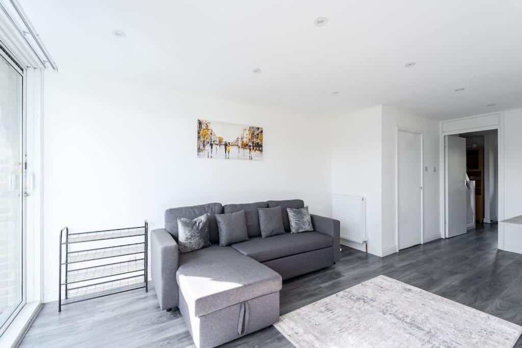 Holiday home Karazo Ltd - Luxurious Contractor Friendly 2 Bed In *
